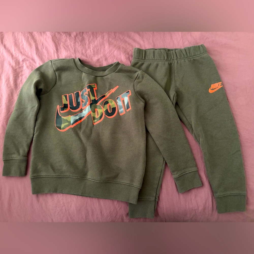 Nike Boys Sweatsuit Size 5